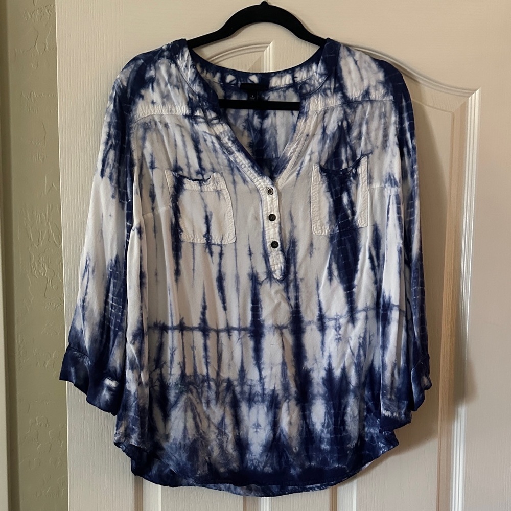 162 Torrid Blue and White Tie-Dye Blouse sz 1